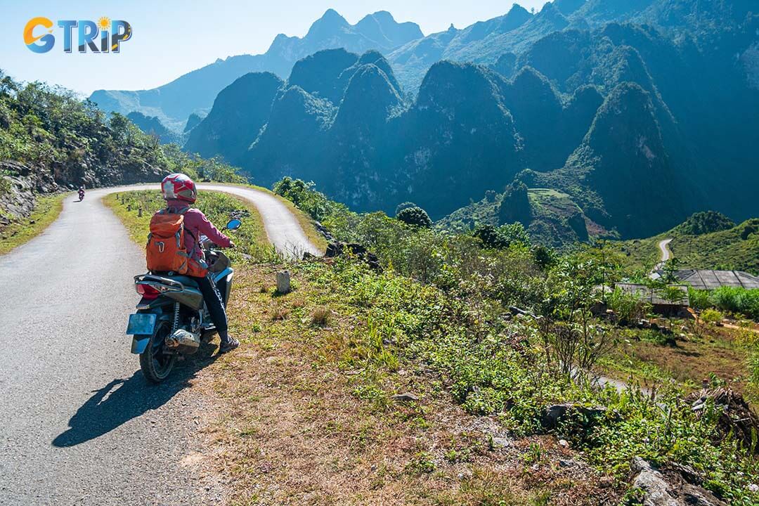 A women riding a motorbike from Sapa to Ninh Binh