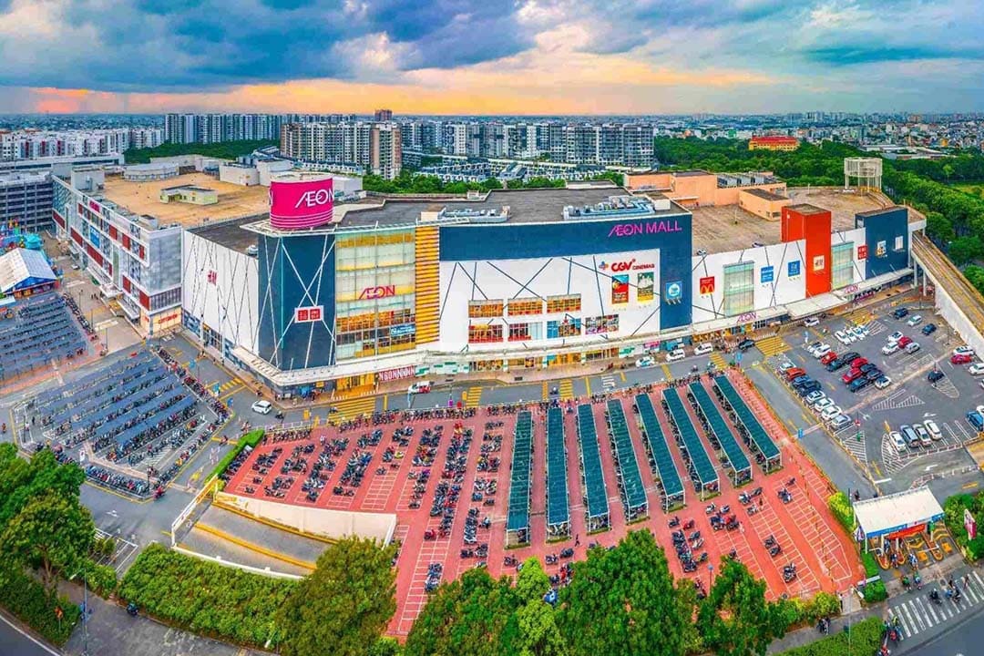 Aeon Mall Tan Phu features hundreds of retail stores, an expansive food court, a modern cinema, and dedicated zones for children's entertainment