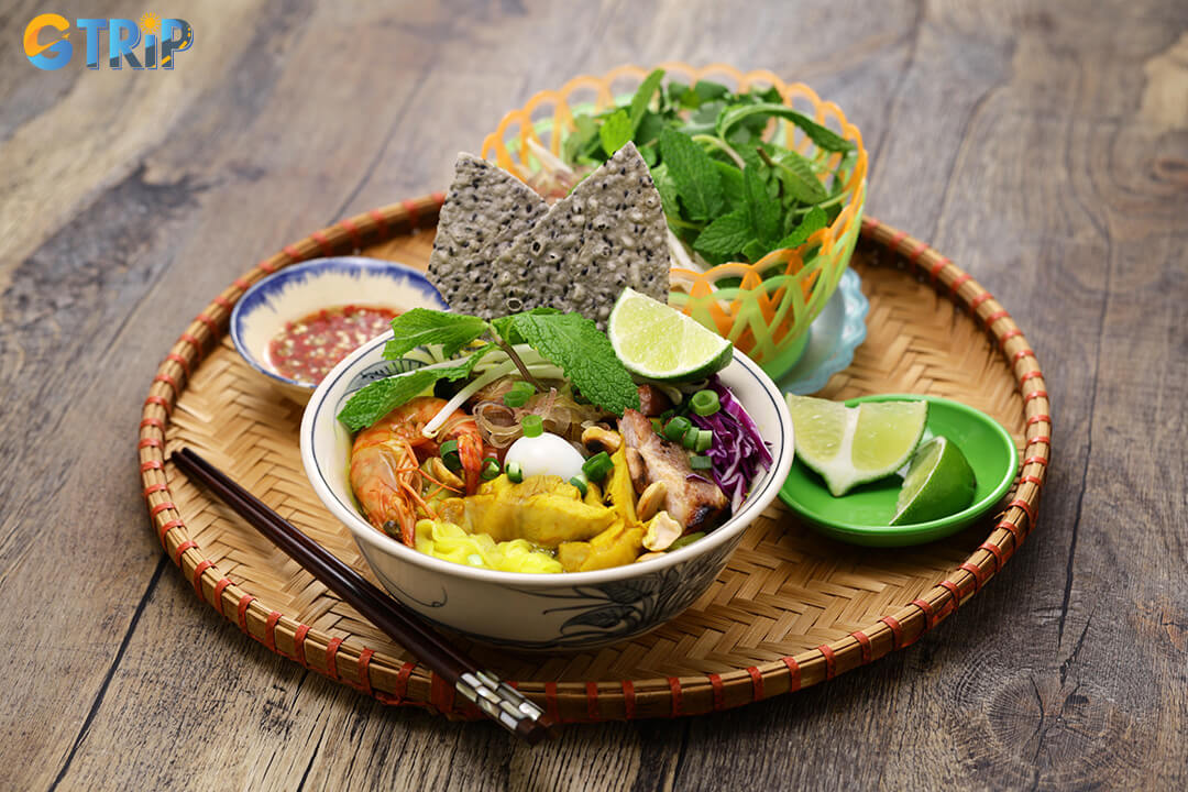 After exploring the Marble Mountains, refuel at nearby local eateries with Da Nang specialties like Mi Quang, Banh Xeo, and fresh seafood straight from the East Sea