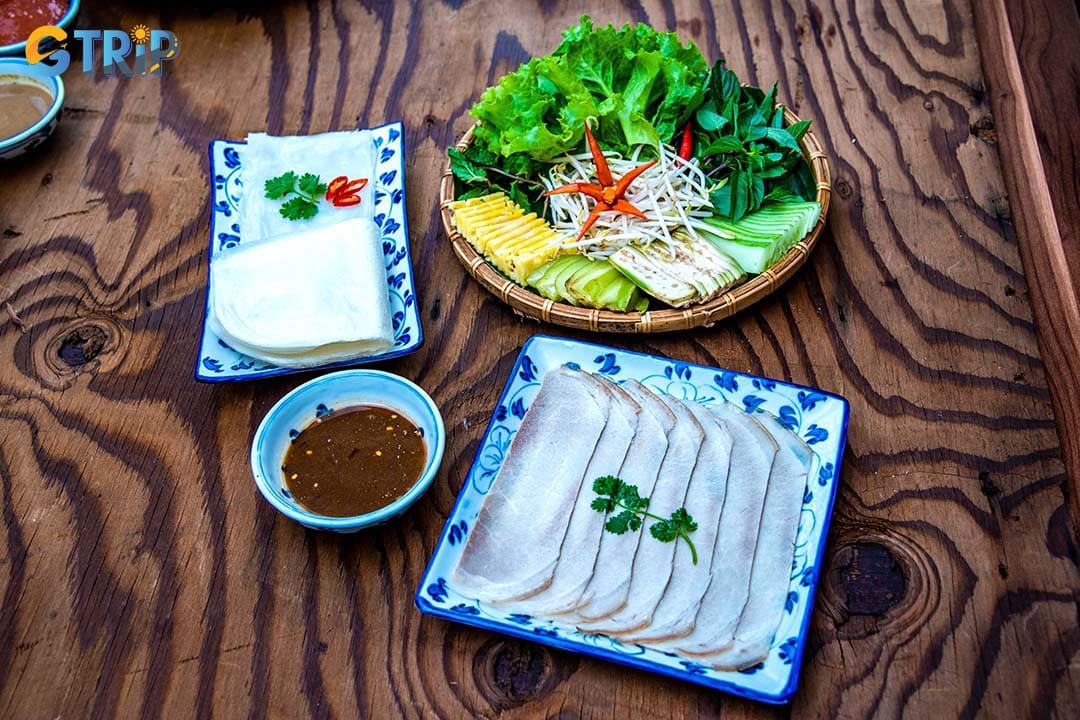 After visiting the 3D Museum Art in Paradise, you should try Da Nang specialties