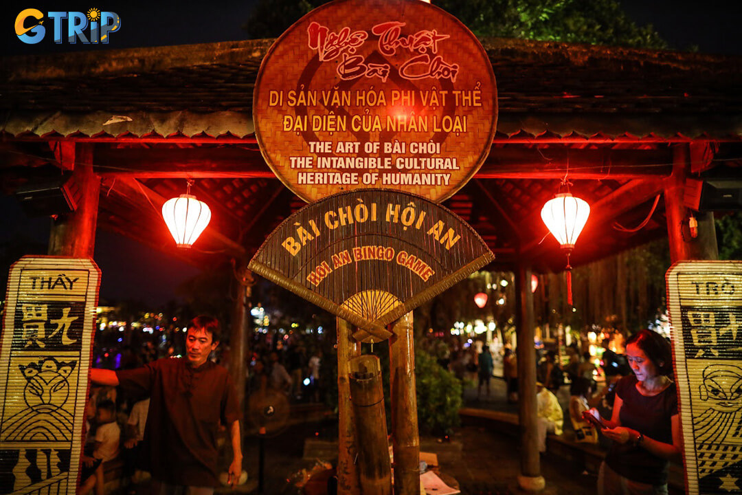 Along Bach Dang Street, traditional folk games like Bai Choi and human chess bring Hoi An’s vibrant culture to life in a fun and interactive way