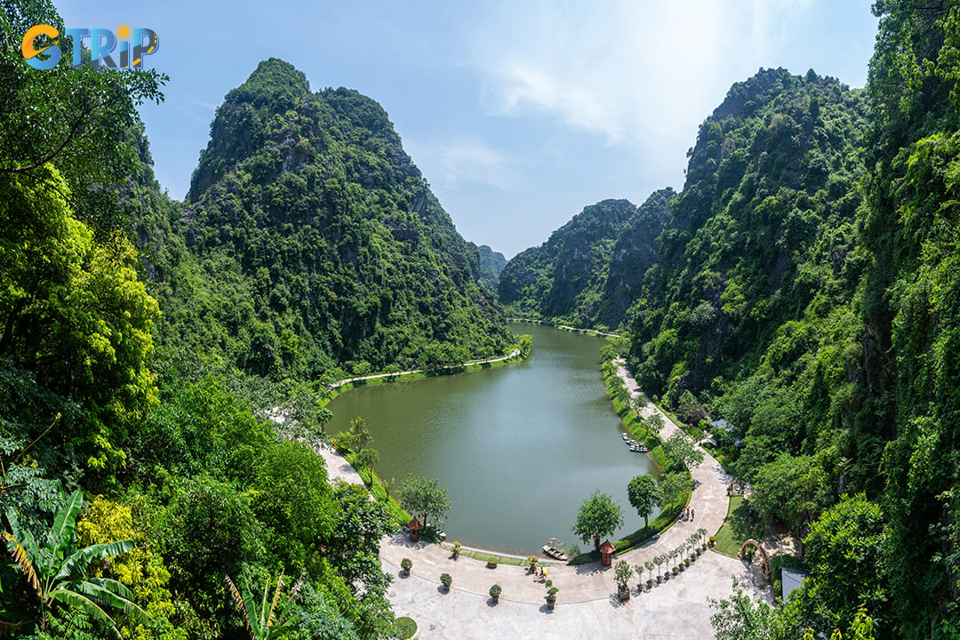 Panoramic view of Am Tien Cave