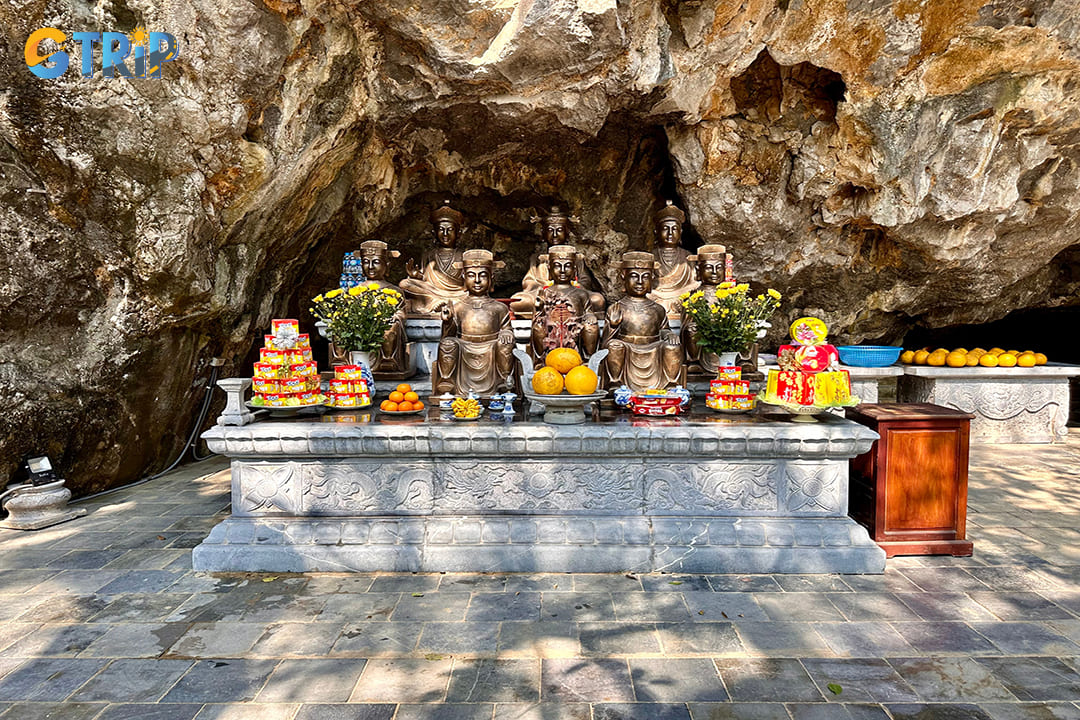 Spiritual experiences at Am Tien Temple and Buddhist statues