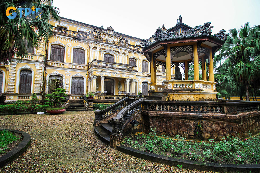 An Dinh Palace stands as a testament to the blending of traditional Vietnamese design with European influences