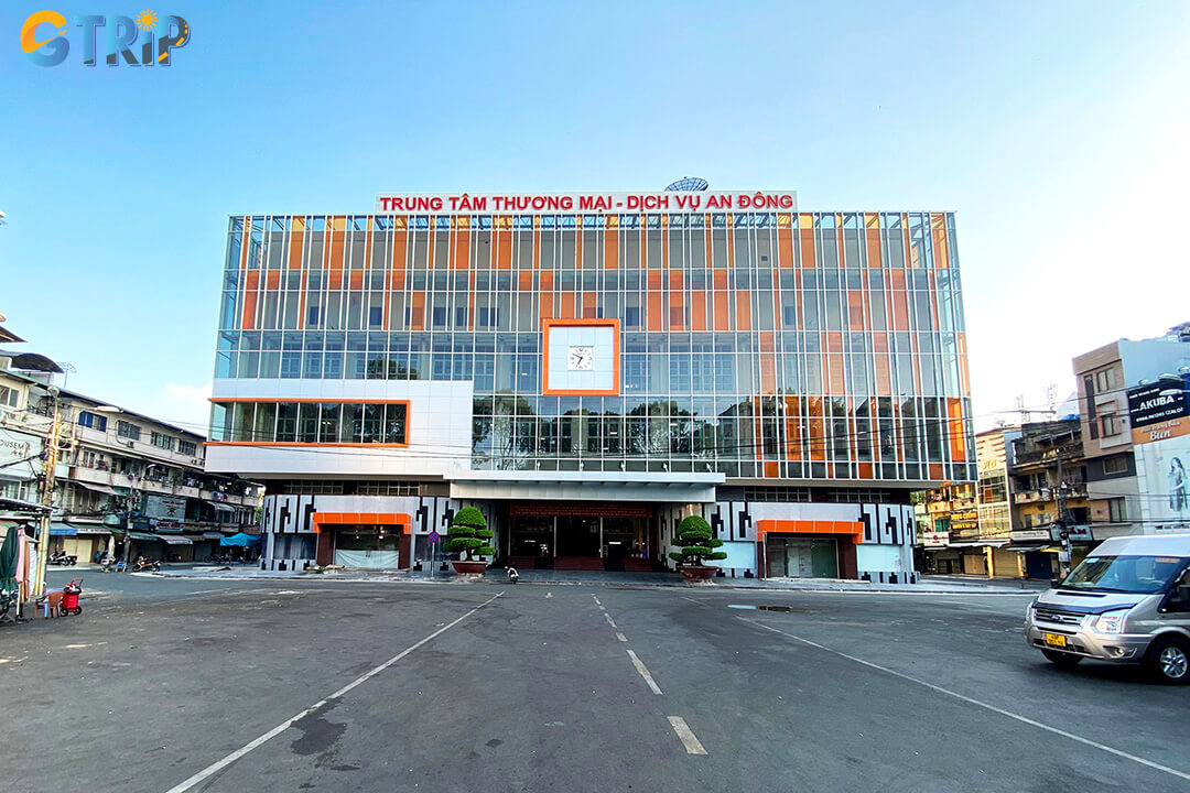 An Dong Market, Saigon’s iconic wholesale “fashion paradise” offers a vast, organized shopping experience with diverse goods