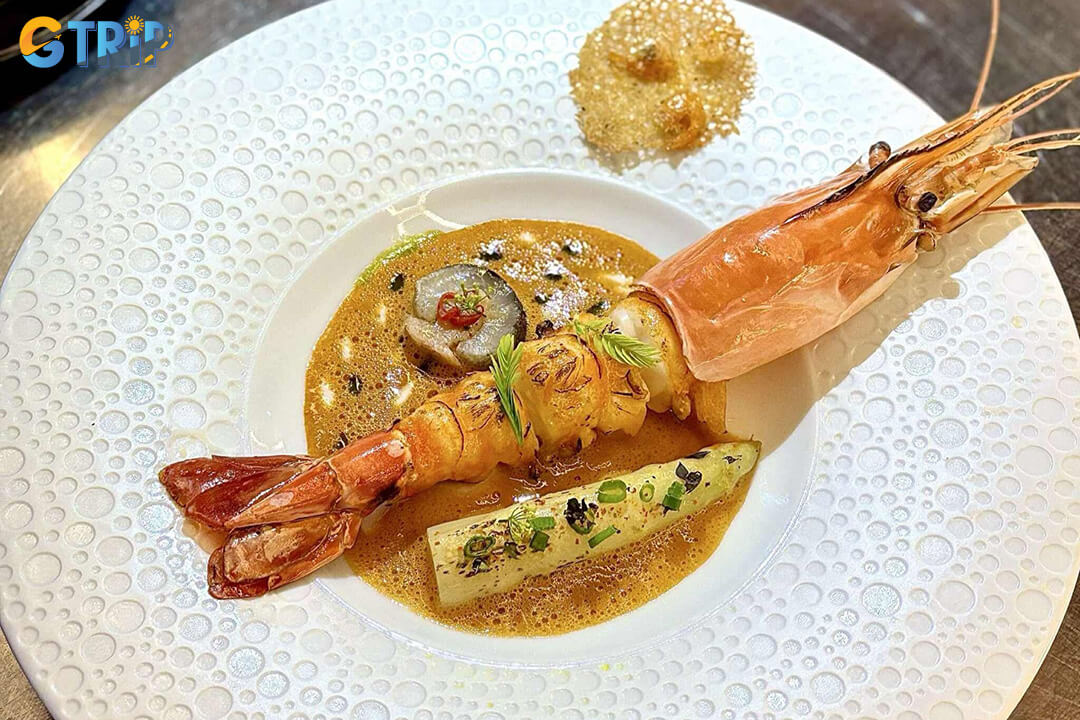 Anan Saigon, a Michelin-starred restaurant by Chef Peter Cuong Franklin, transforms classic Vietnamese street food into innovative, high-end culinary masterpieces