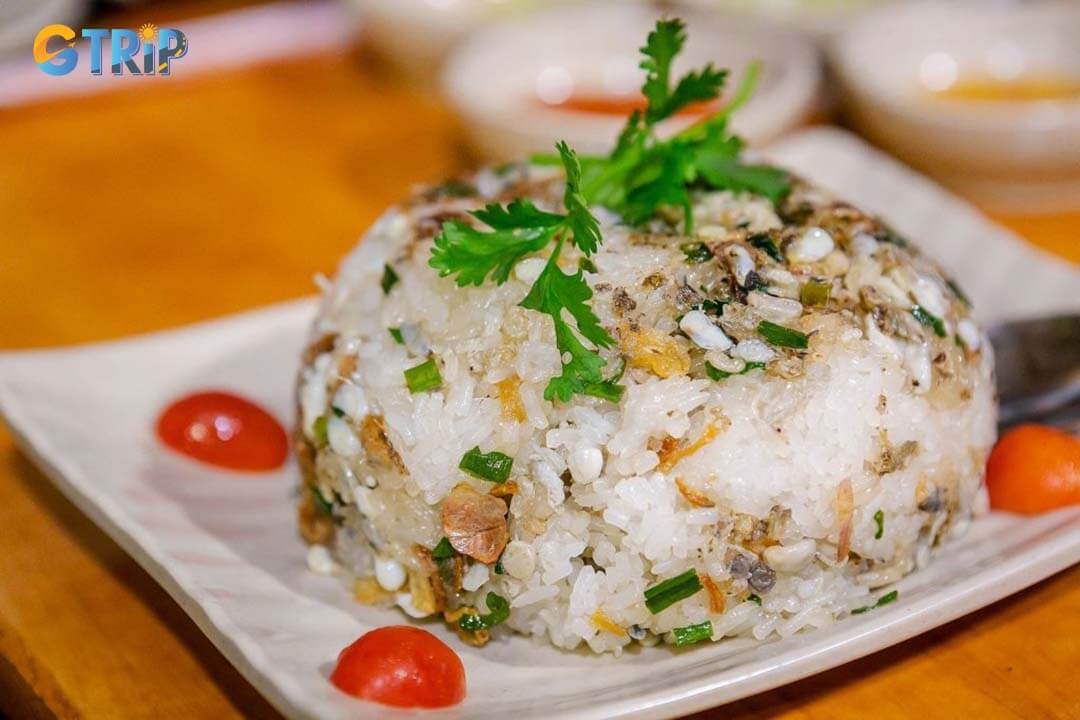 Ant egg sticky rice is a dish made from ant eggs and often appears at important parties