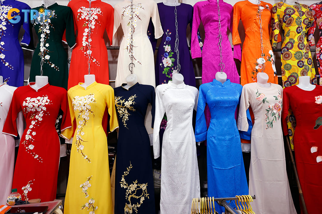 Ao dai Ha Cuc stands as a beacon of traditional Vietnamese craftsmanship with a contemporary twist
