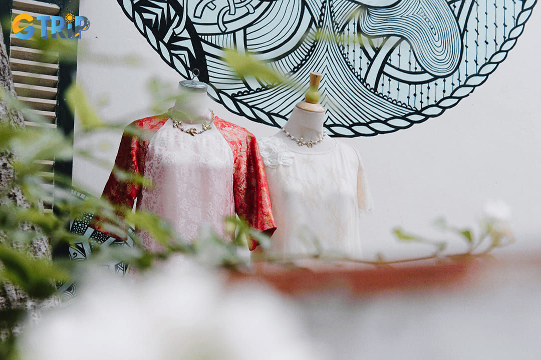 Ao dai Minh Nguyet has earned a reputation for its meticulous craftsmanship that blends traditional Vietnamese aesthetics with contemporary design element