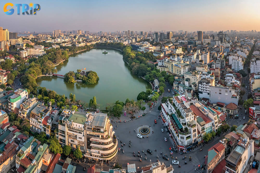 April offers ideal weather in Hanoi, with mild temperatures perfect for exploring the city's indoor and outdoor attractions