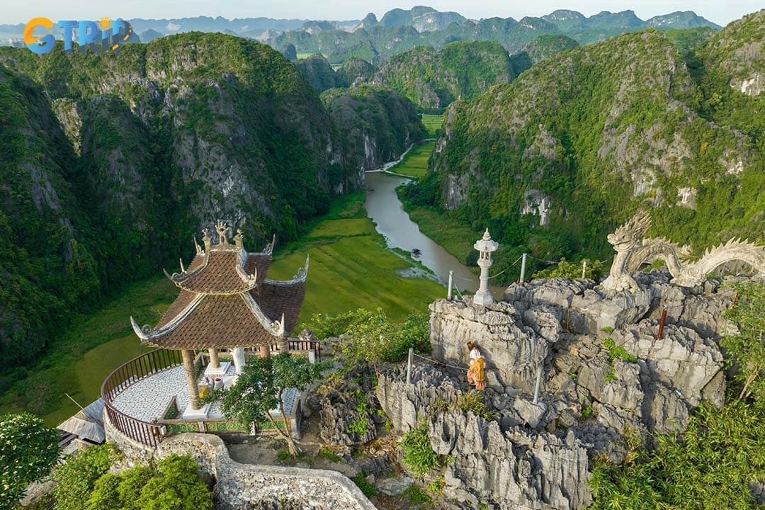 Architecture of Mua Cave travel destination in Tam Coc