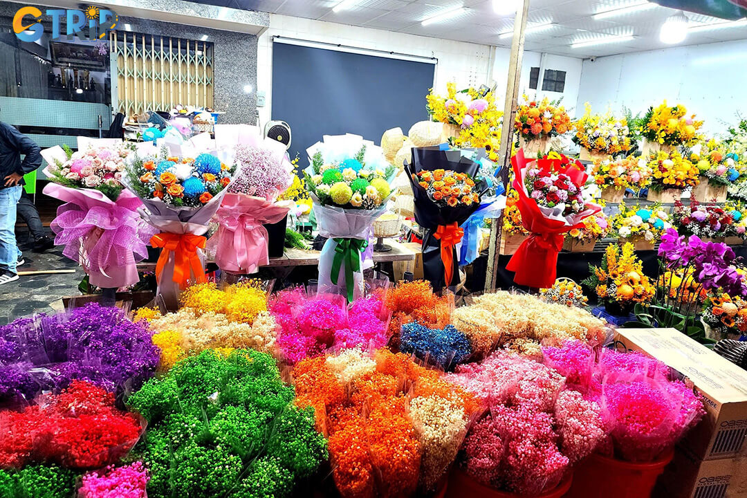 Arrive before sunset to explore the vibrant Ho Thi Ky flower market, a fragrant prelude to the lively food street experience that follows