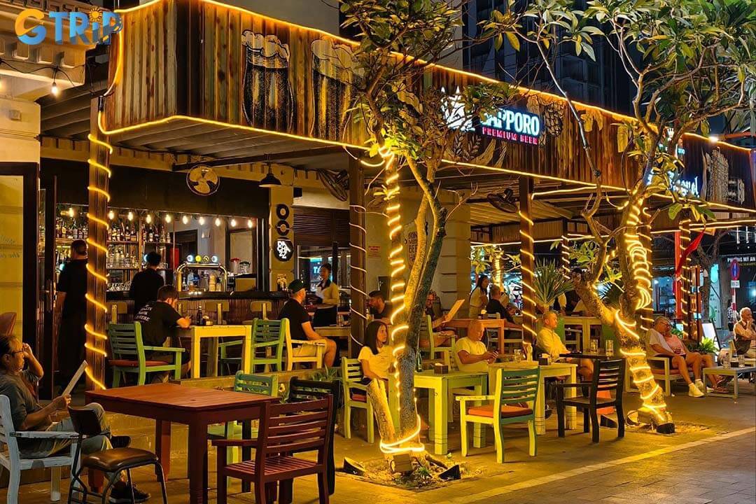 At night, My Khe Beach transforms into a lively nightlife hub, with beach bars, rooftop lounges