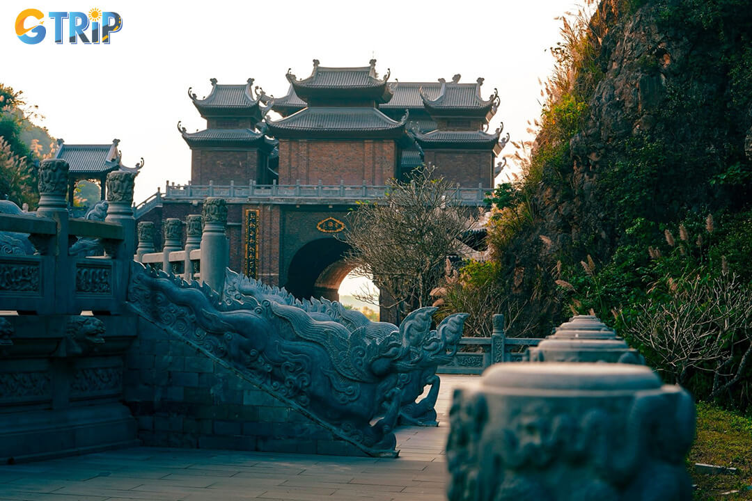 At the center of the courtyard, Dai Kinh Nhan stands out with its massive black ceremonial incense burner, symbolizing peace, prosperity, and the heart of the complex