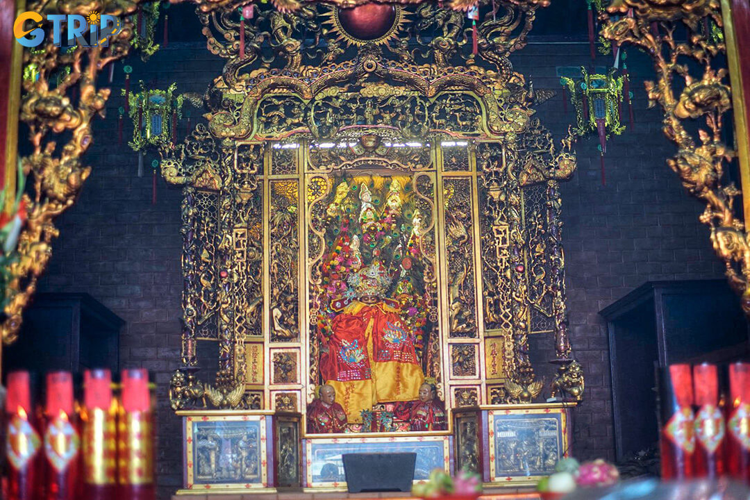 At the heart of the pagoda, Ong Bon embodies justice and compassion, his altar drawing worshippers seeking blessings for success, harmony, and good fortune