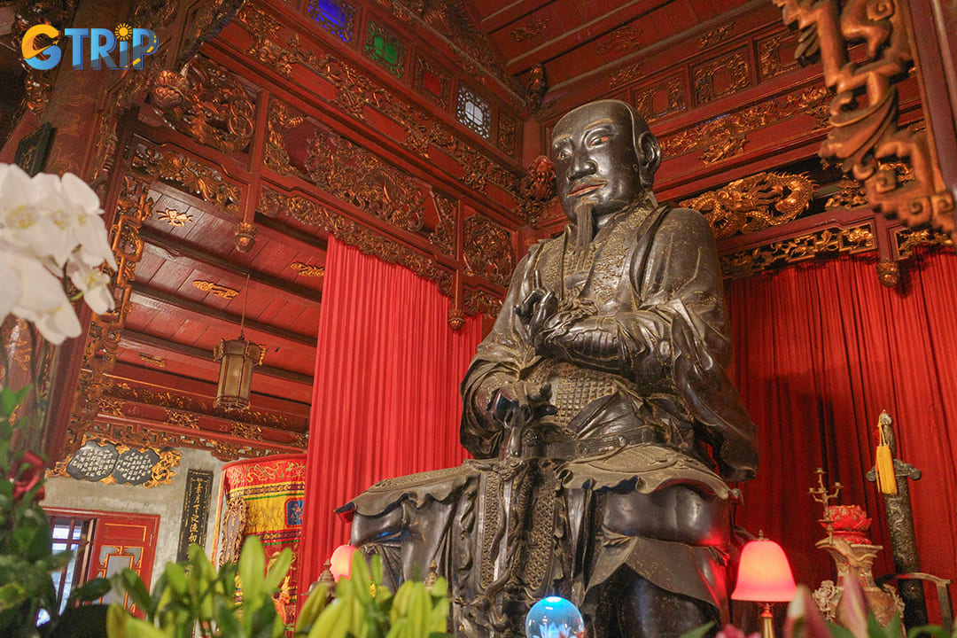 At the spiritual heart of Quan Thanh Temple stands Huyen Thien Tran Vu, one of the most revered deities in Vietnamese Taoism