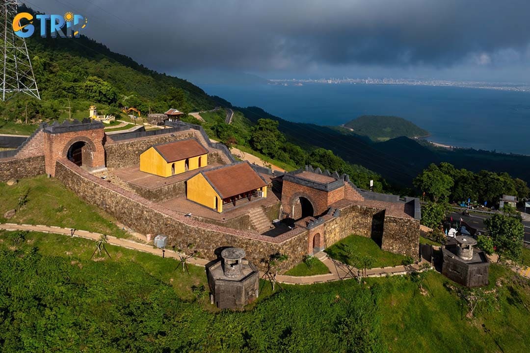 At the summit of the pass stands Hai Van Quan, a historic gatehouse from the Tran era later reinforced by the Nguyen Dynasty