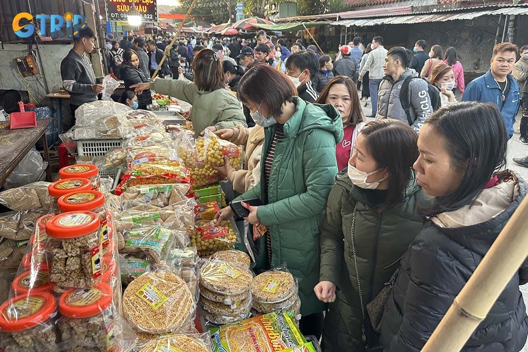 Attendees can sample Nam Dinh’s well-known delicacies, engage in conversations with local residents