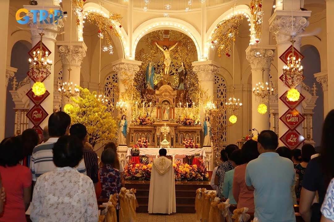 Attending mass at Tan Dinh Church provides a peaceful spiritual experience with daily services in Vietnamese and a serene atmosphere