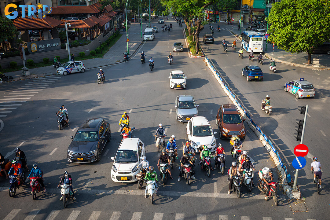 Avoid common motorbike rental mistakes in Hanoi with these essential tips, ensuring a safer, smoother, and stress-free riding experience in Vietnam