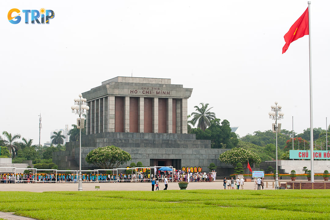 Ba Dinh Square welcomes tourists throughout the day with flexible hours