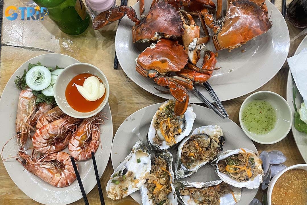 Ba Ro Seafood is a casual local seafood restaurant loved for generous portions, fresh ingredients, and budget-friendly prices