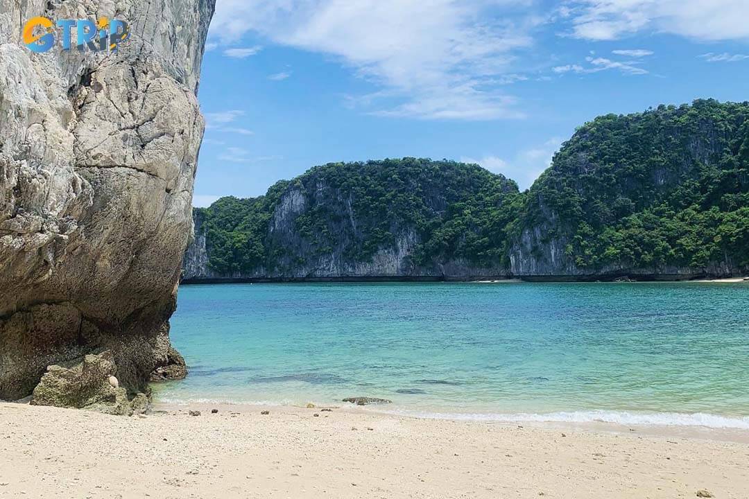 A view of Ba Trai Dao Beach