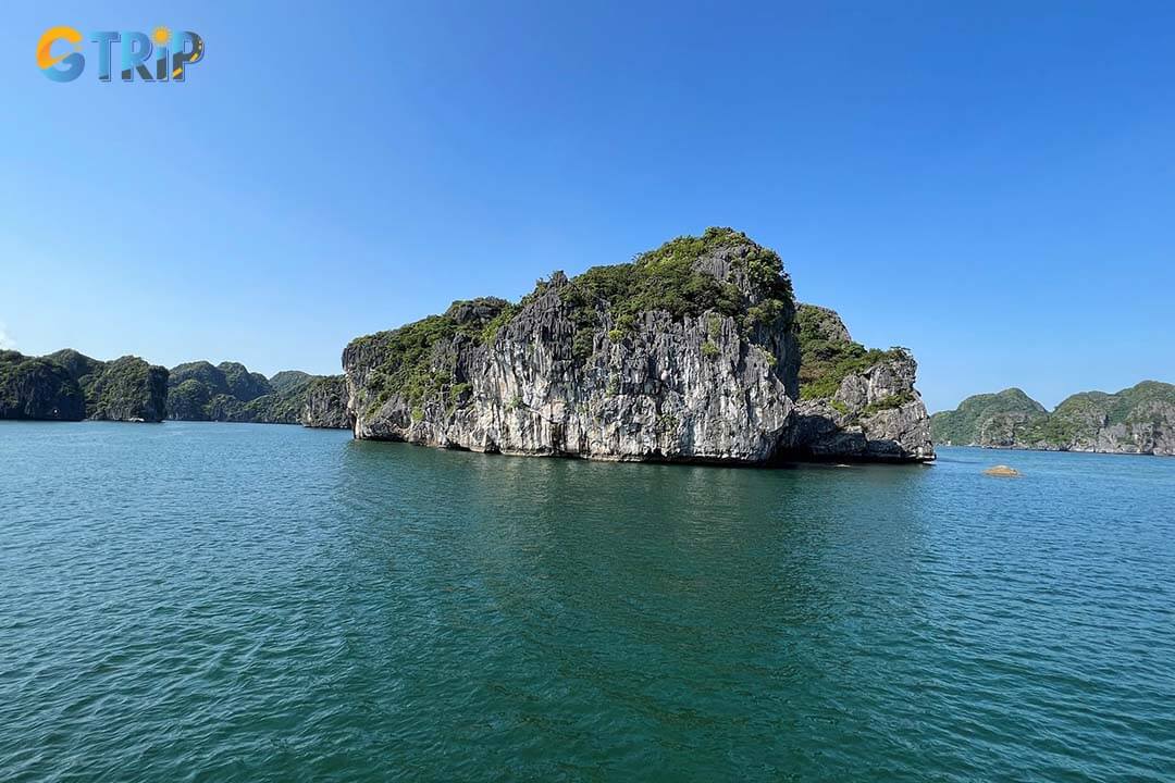 Ba Trai Dao Islet offers stunning sunset views, with vibrant colors reflecting on the calm waters, making it a paradise for photographers