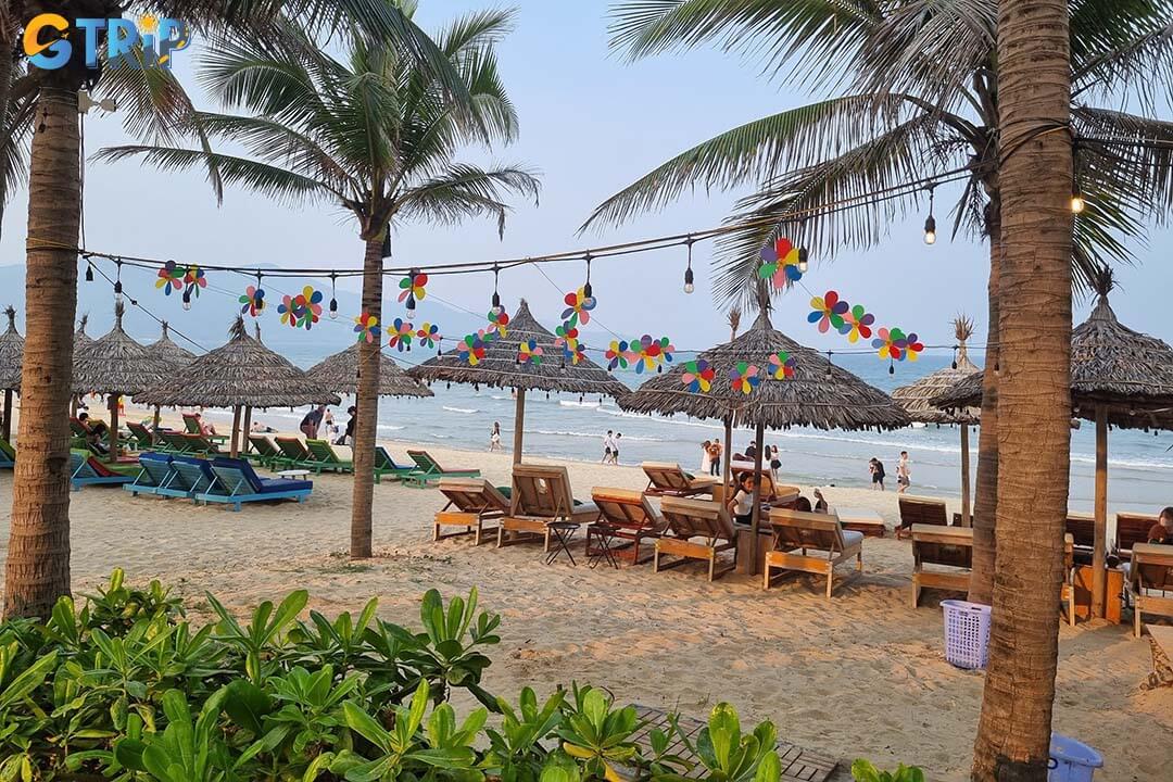 Bac My An Beach features a wide, clean shoreline with calm waters and a relaxed, less-crowded vibe, blending local life with easy access to resorts, seafood