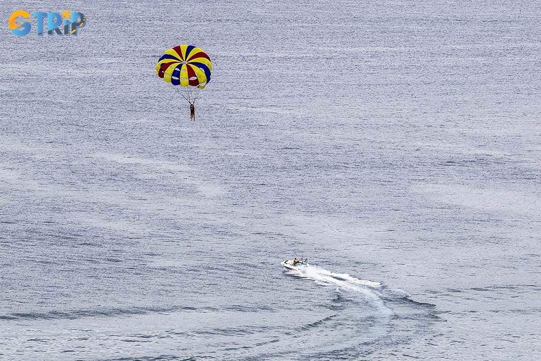Bac My An Beach offers a relaxing and slightly more premium parasailing experience