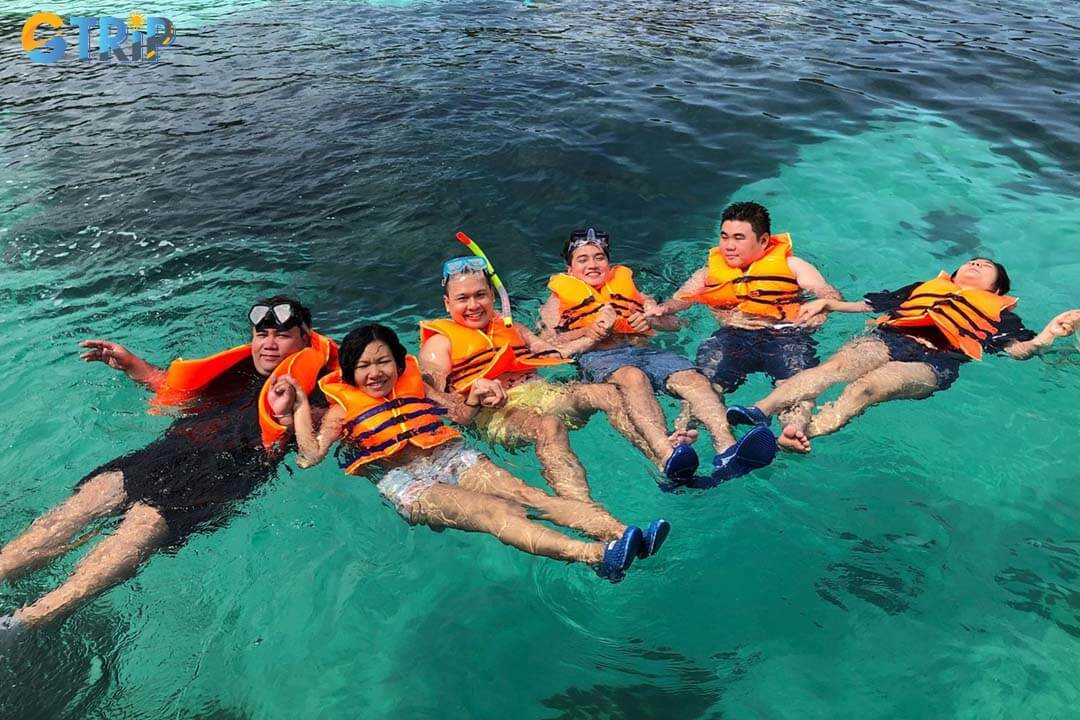 Bac My An is ideal for relaxed snorkeling, with clear, shallow waters where you can easily spot small fish and coral on calm, sunny mornings