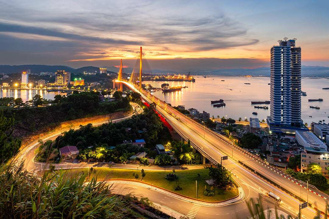 Bai Chay In Ha Long: Best Time, How To Get To & Travel Guide