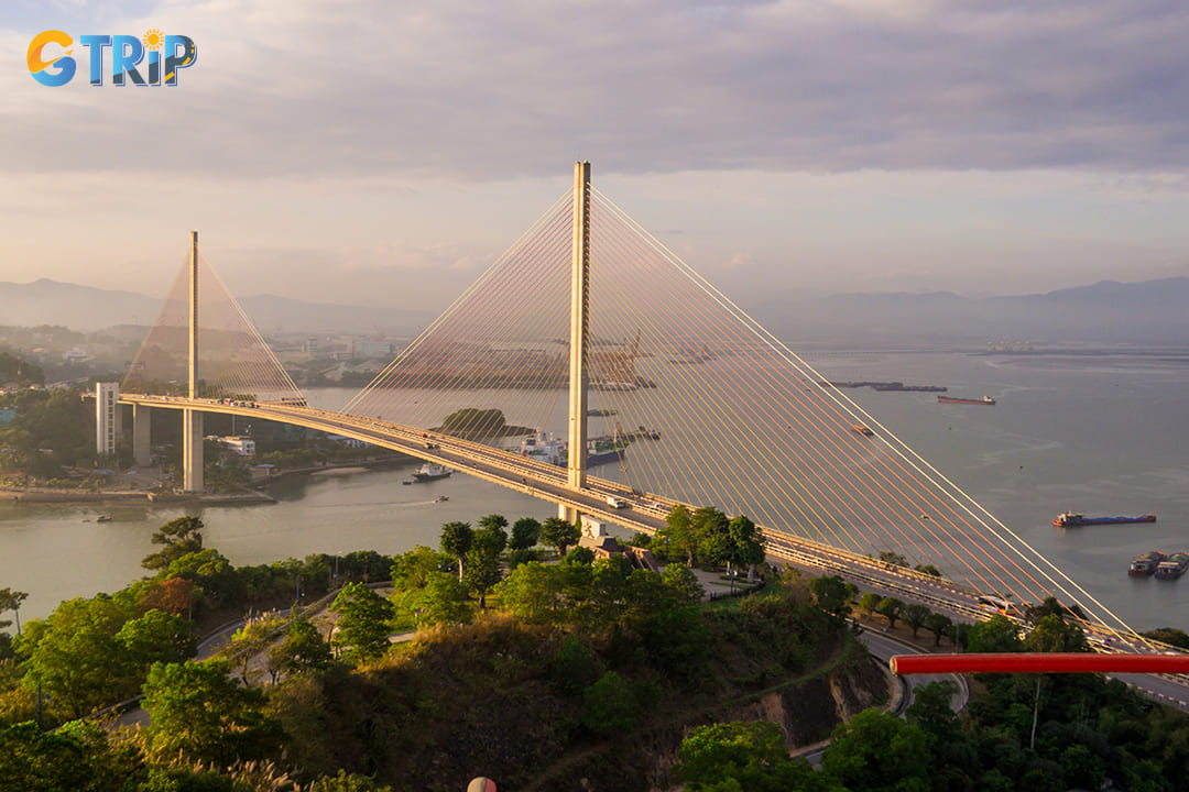 Bai Chay Bridge is an architectural marvel connecting Bai Chay and Hon Gai