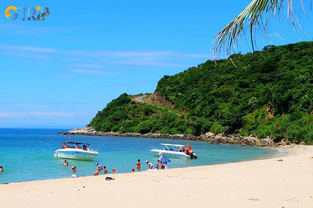 Bai Xep Beach is famous for its rare combination of pristine nature, world-class snorkeling, and total seclusion
