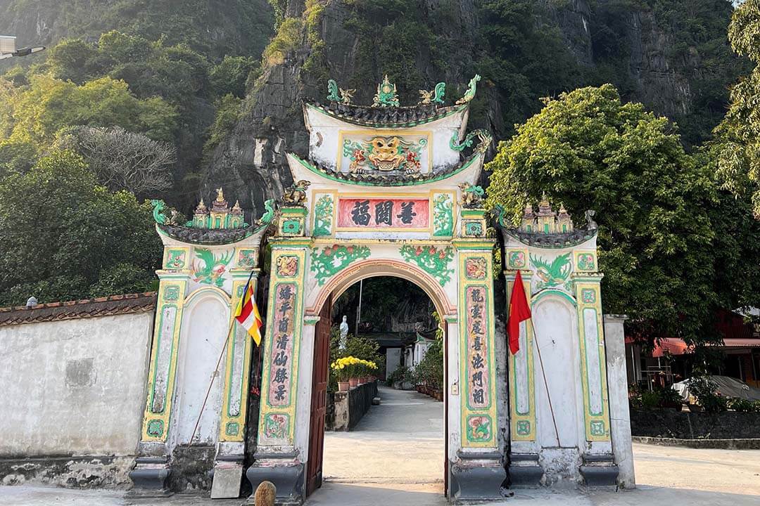 Ban Long Pagoda And Cave: Location, History, Features And Travel Guide