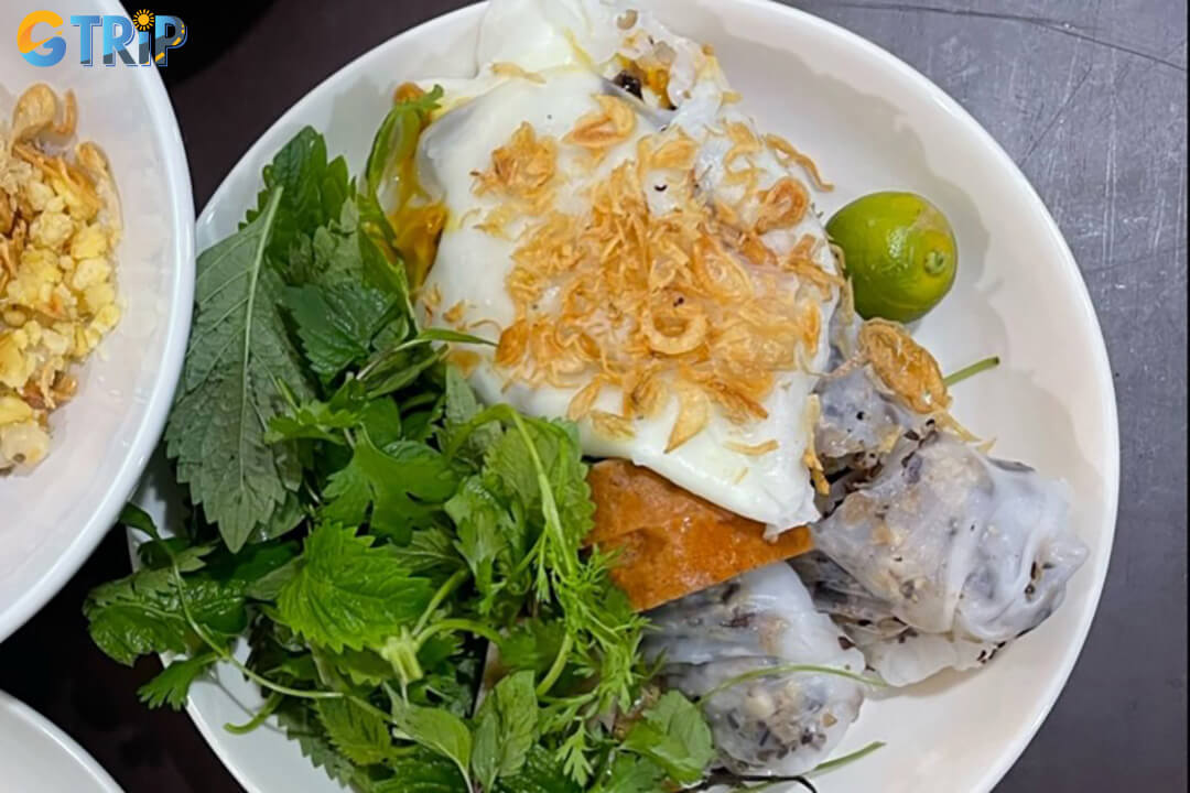 Banh Cuon Nong Ho Tay is a beloved local spot near West Lake, known for its steaming, made-to-order rice rolls with authentic flavor and perfect texture