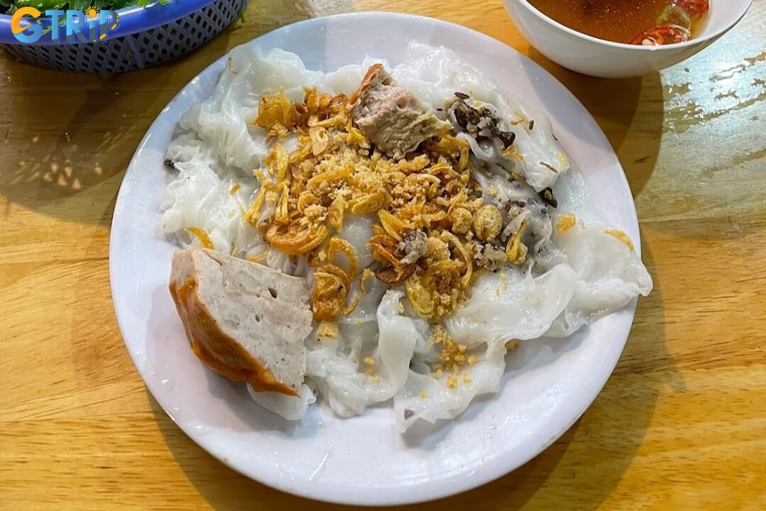 Banh cuon Tue An is a beloved Old Quarter spot famed for its ultra-thin rice sheets, fresh fillings, and authentic Hanoi flavors