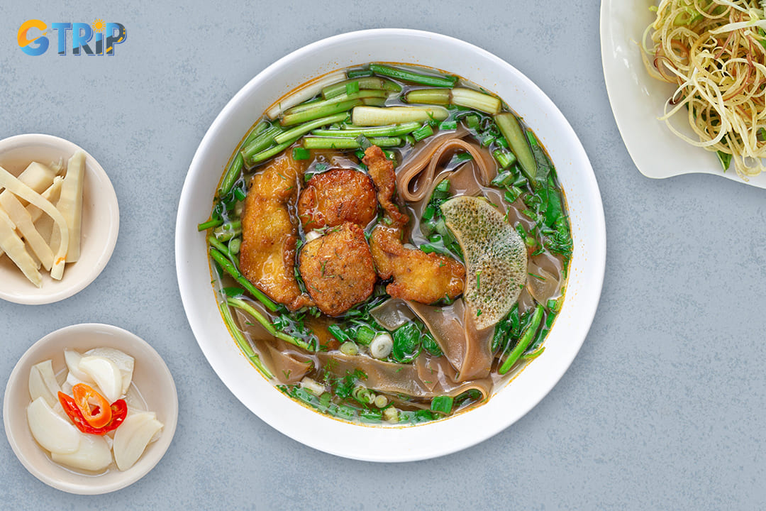Banh da cua originated in nearby Hai Phong but has become a cherished part of Hanoi's noodle scene