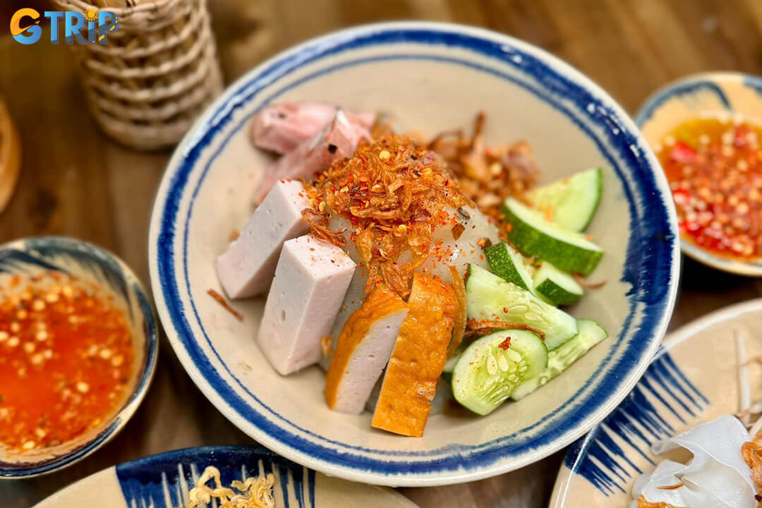 Banh gio is a fragrant, pyramid-shaped steamed rice cake wrapped in banana leaves, offering a soft, savory bite perfect for Hanoi mornings