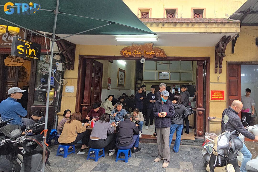 Bat Dan Street is a must-visit for pho lovers, home to Hanoi’s legendary Pho Bat Dan where locals line up from dawn for an authentic taste of tradition