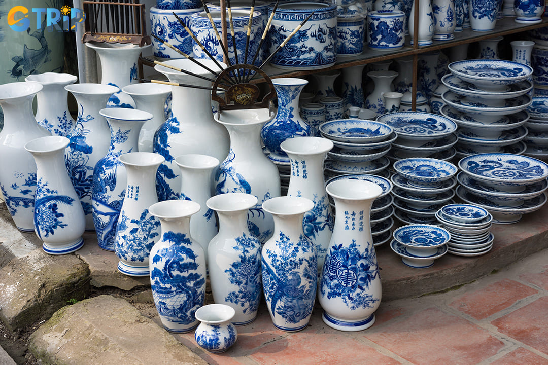 Bat Trang ceramics are iconic Vietnamese souvenirs known for their centuries-old craftsmanship, intricate hand-painted designs, and perfect blend of beauty and function