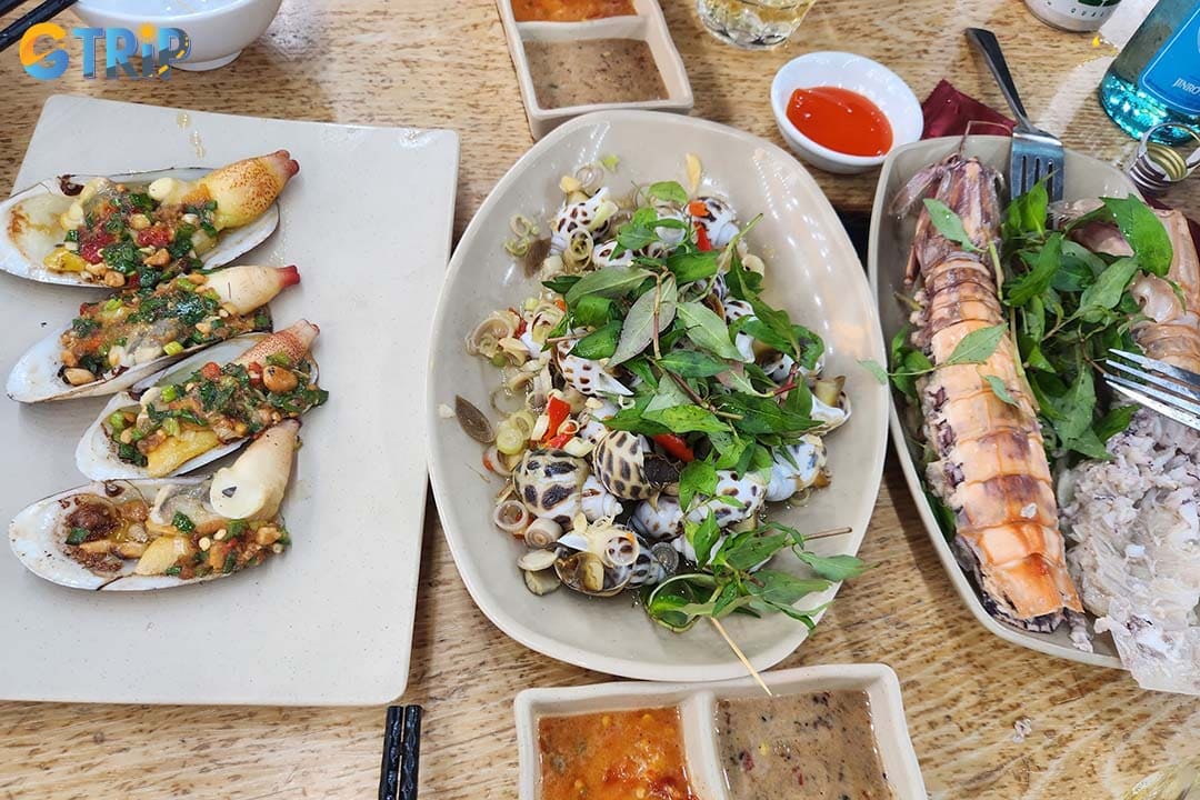 Be Man Seafood is a MICHELIN-recognized seafood restaurant near My Khe Beach, known for live seafood tanks and authentic local flavors