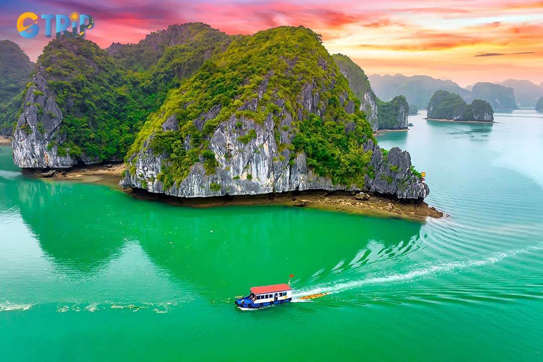 Beautiful landscape Ha Long Bay