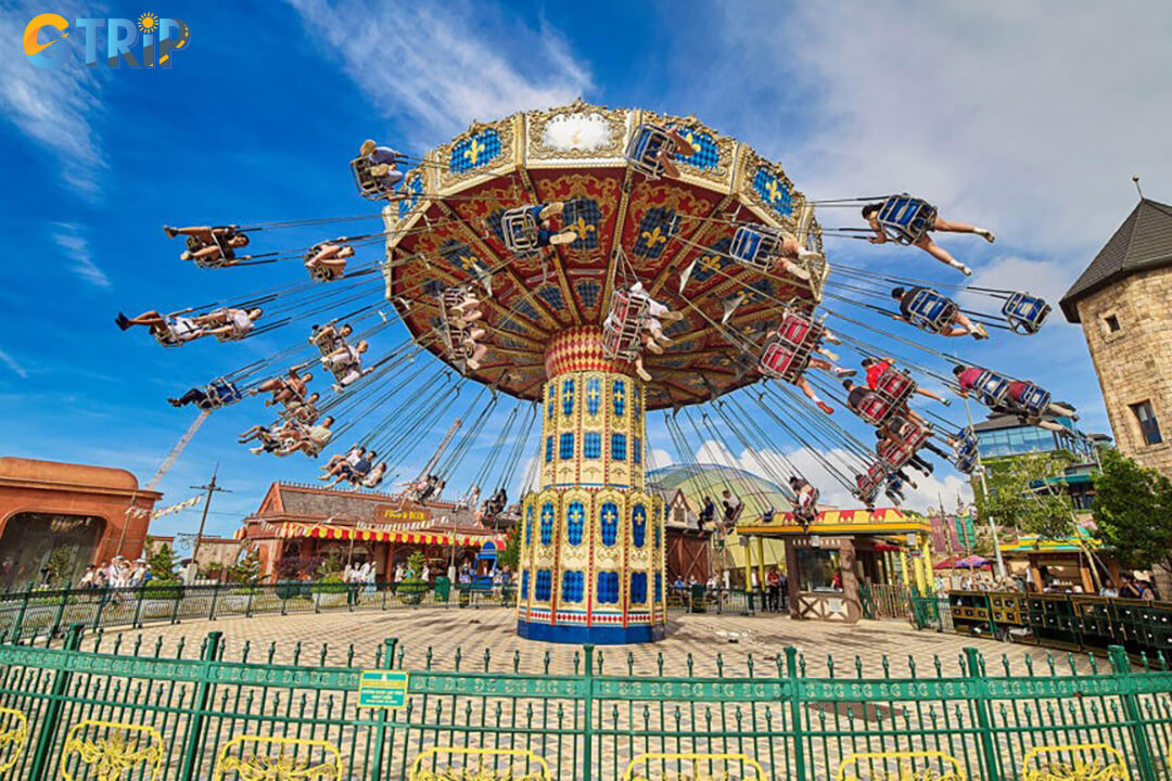 Beer Plaza and Helios Waterfall area deliver a vibrant medieval fair vibe, combining beer gardens, live music, and carnival games