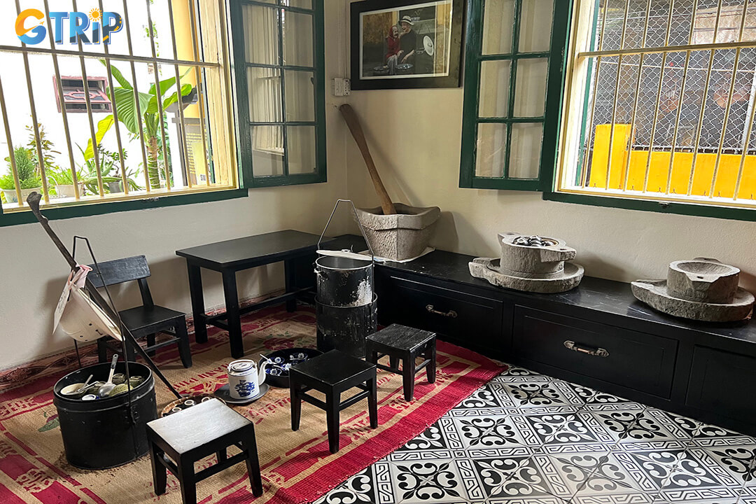 Before visiting Black Sesame Soup Demonstration, keep a few simple tips in mind, such as bringing cash and visiting during cooler hours for a more comfortable experience