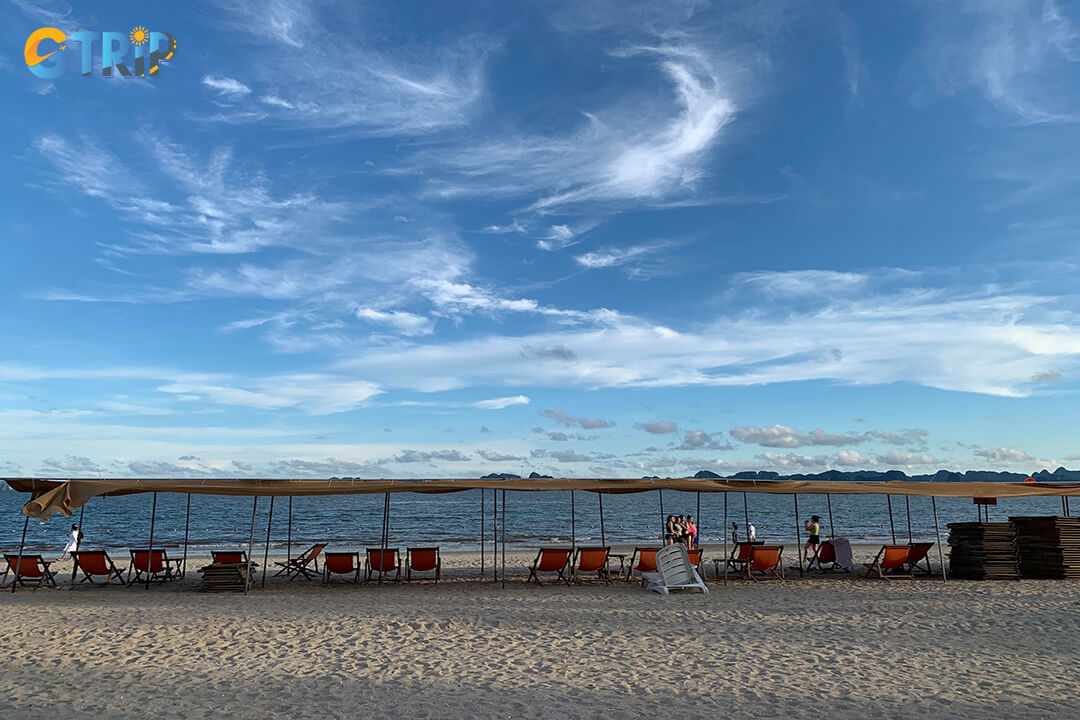 The best time to get to the Bai Chay beach