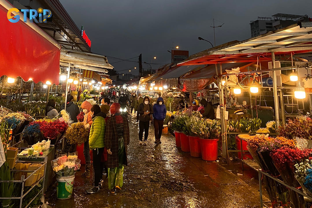 Between midnight and dawn, the market comes alive with a flurry of wholesale activities that few tourists witness