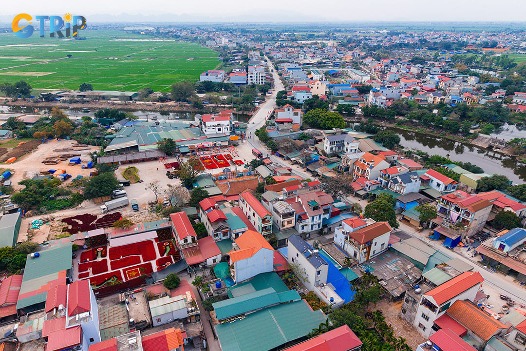Beyond the colorful incense fields, Quang Phu Cau offers a genuine look into rural Vietnamese life