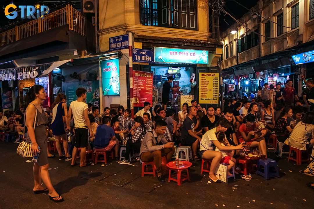 Bia Hoi Corner in Hanoi’s Old Quarter offers a lively, authentic taste of local beer culture, where fresh draft beer, street food