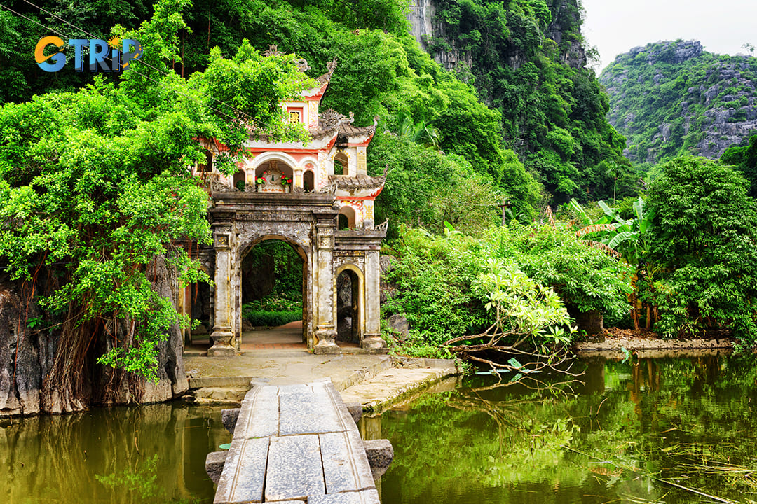 Bich Dong Pagoda near Sunny Valley